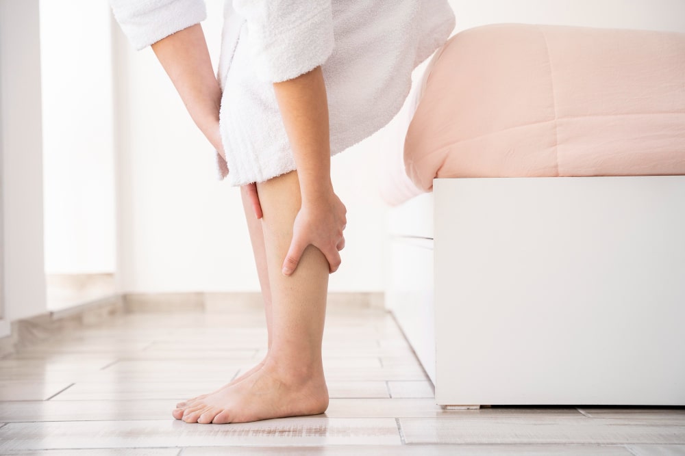 sharp-pain-in-leg-what-causes-it-and-how-to-treat